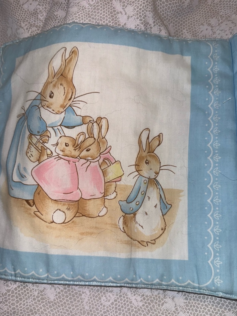 Vintage 1980s Peter Rabbit cloth picture book - Picture 4 of 6